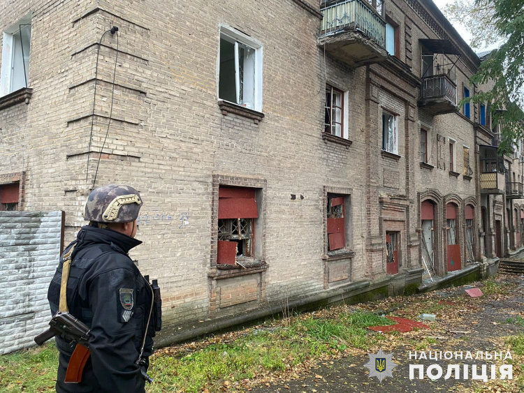 За добу окупанти обстріляли 4 населених пункти Донеччини, вбили людину