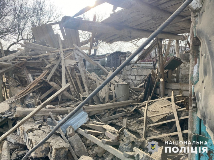 У мікрорайоні Покровська ворожий обстріл спричинив пожежу