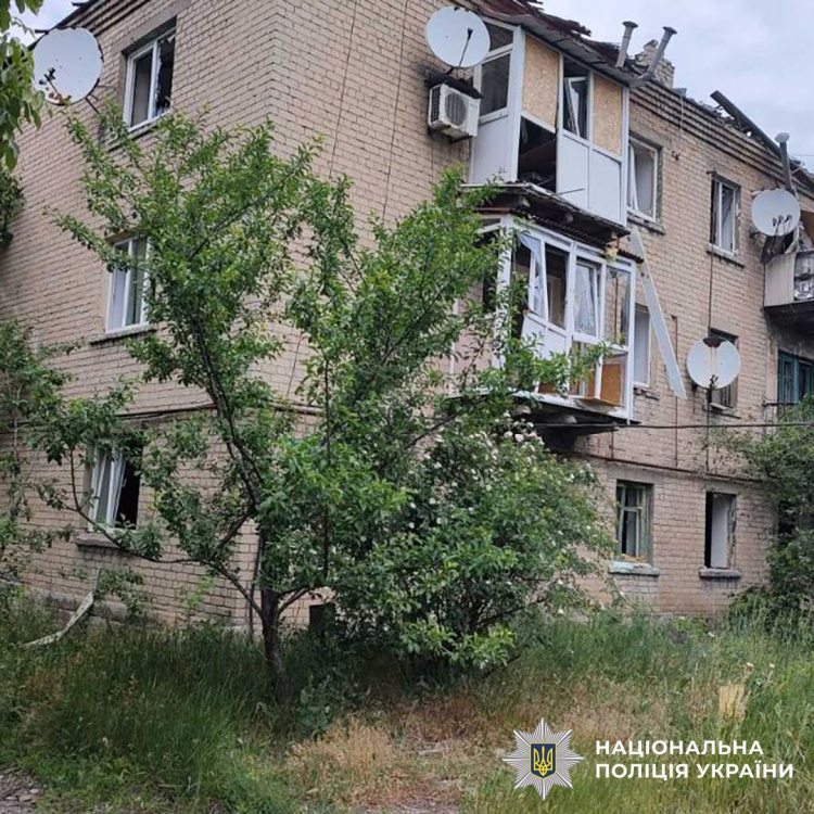 Скинуті на Мирноград авіабомби та спрямовані на цивільних 35 БпЛА: у поліції повідомили про обстріли Донеччини 5 червня