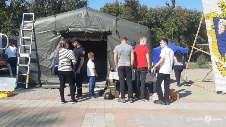 Предотвратить, спасти, помочь: в Покровске поздравили спасателей с профессиональным праздником