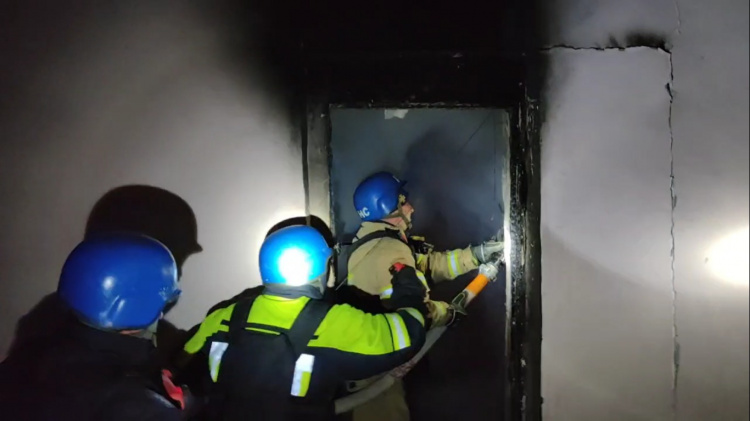 У Новогродівці виникла пожежа внаслідок обстрілу: подробиці від ДСНС та поліції