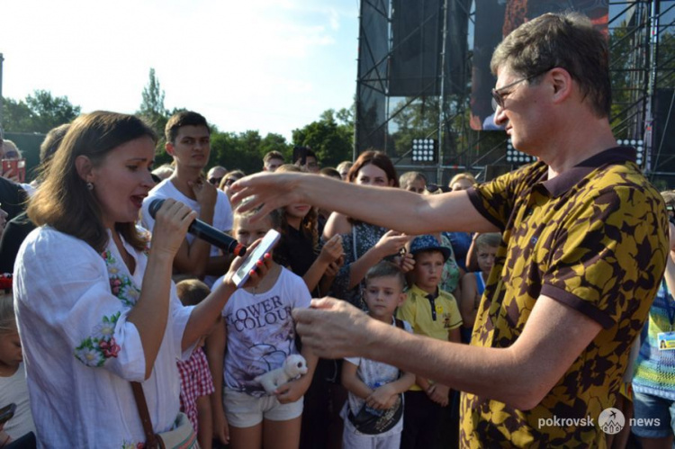 День города и День шахтера в Покровске: традиционное караоке с Игорем Кондратюком
