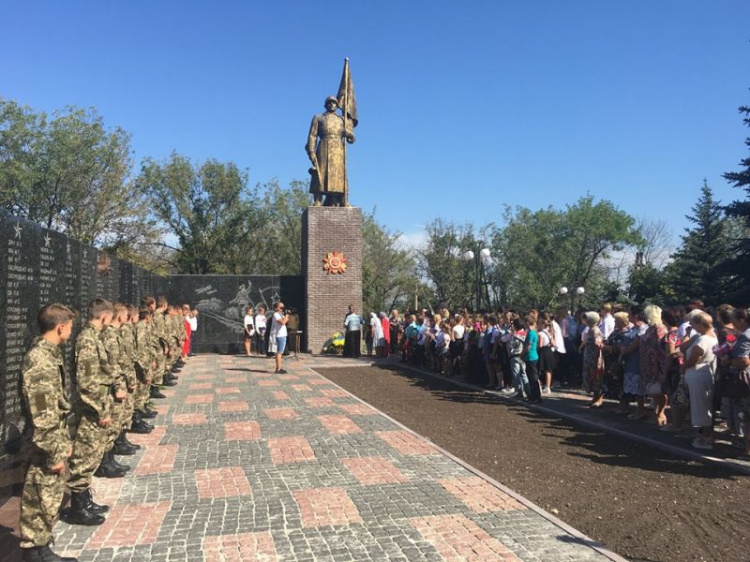 У Новоекономічному відкрито пам’ятник загиблим у Другій світовій війні односельцям