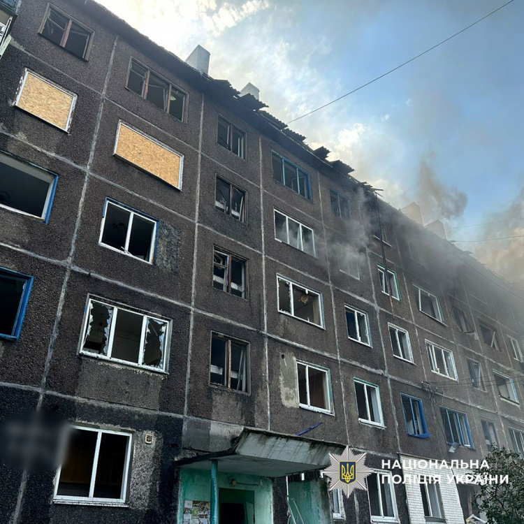Дві людини загинули, шестеро зазнали поранень через російські обстріли Донеччини 30 серпня