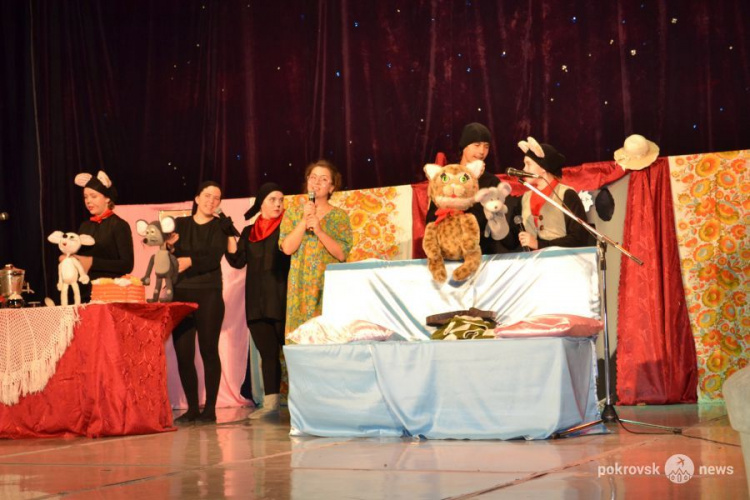 По инициативе Красного Креста в Покровске прошел спектакль для детей «Ай, да Мицик»