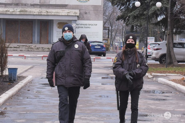 Первый день локдауна в Покровске: полиция следит за соблюдением карантинных ограничений