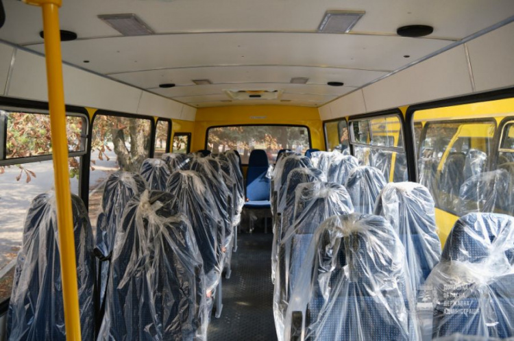 Школи Покровського району отримали новенькі автобуси