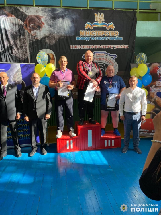 Поліцейські Покровського РУП стали призерами всеукраїнських змагань з гирьового спорту