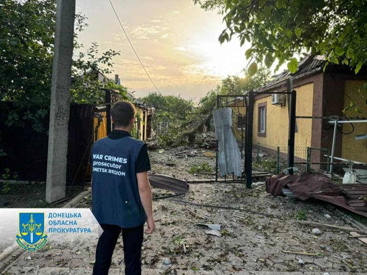 Вже п’ять поранених: у прокуратурі розповіли про деталі вечірнього обстрілу Селидового