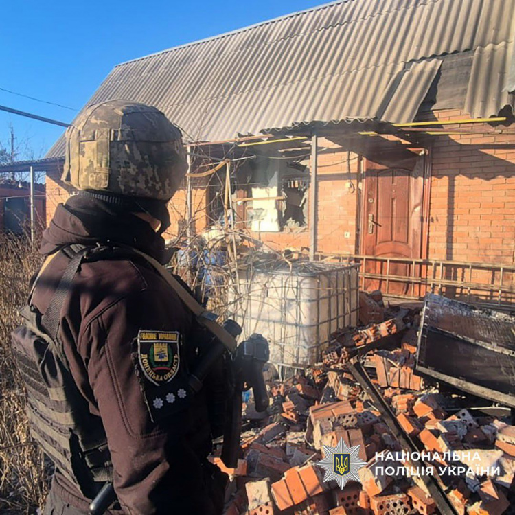 Троє людей поранено через російські атаки на Донеччині 27 лютого