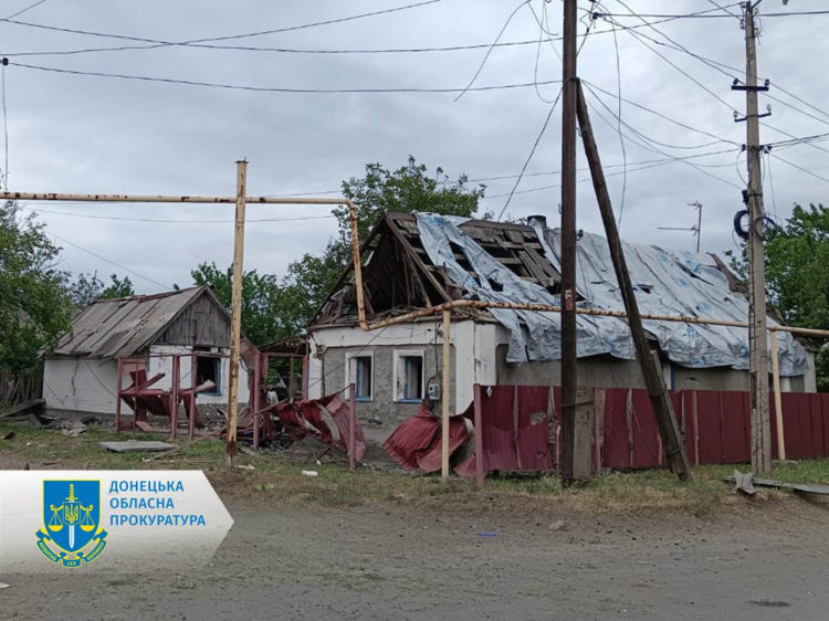 Обстріл Селидового: під завалами будинку, ймовірно, опинилася ціла родина 