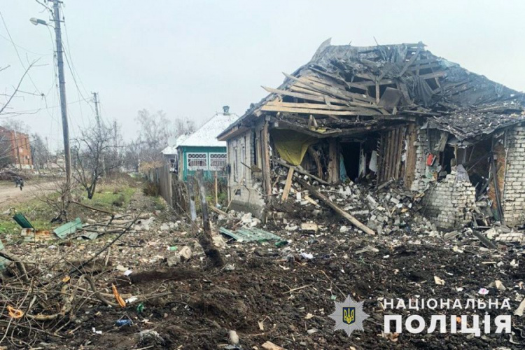 Поліцейські фіксують наслідки 30 російських ударів по Донеччині