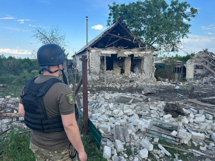 Двоє загиблих, четверо поранених: поліція Донеччини повідомила про атаки минулої доби
