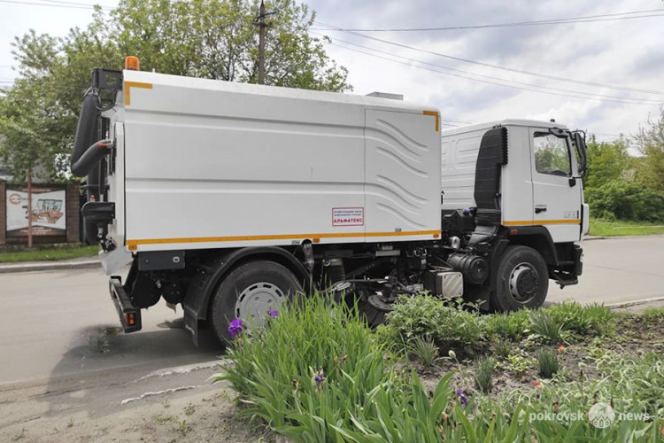 Новая подметальная машина помогает поддерживать чистоту улиц Покровска