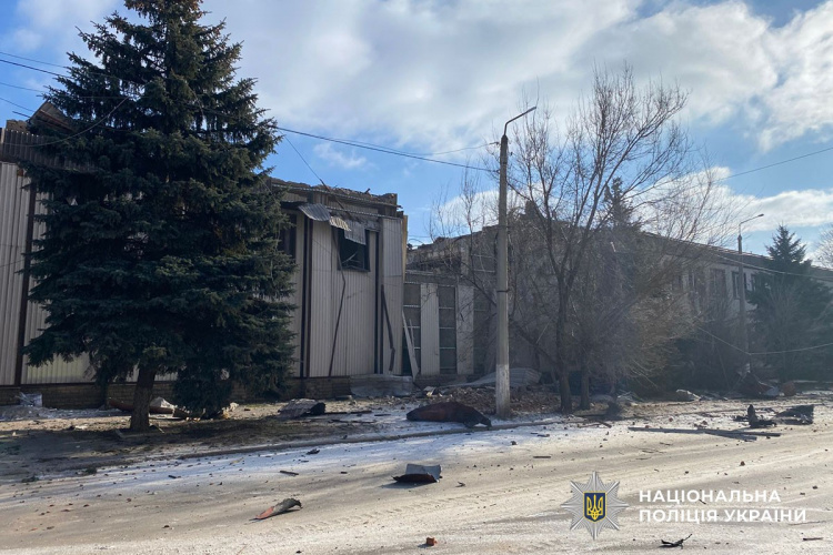 Дві людини загинули, ще чотири поранені через обстріли Донеччині 1 лютого