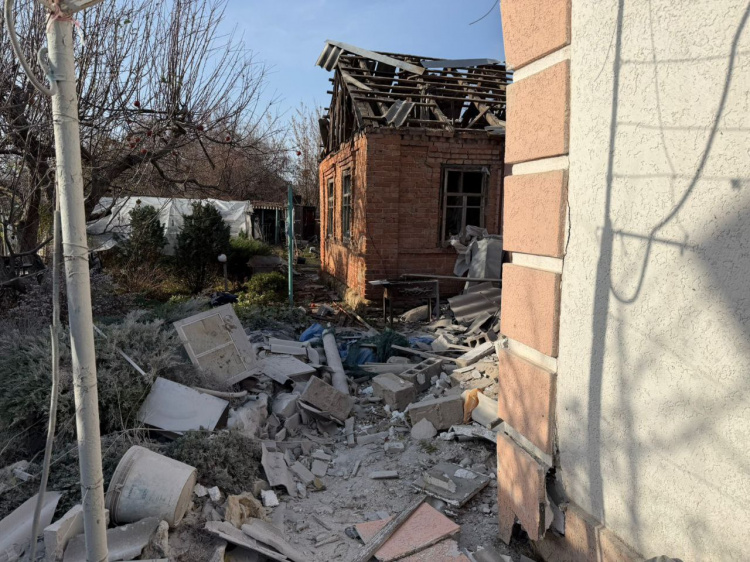 Одна людина загинула, четверо зазнали поранень через російські атаки на Донеччині 18 листопада