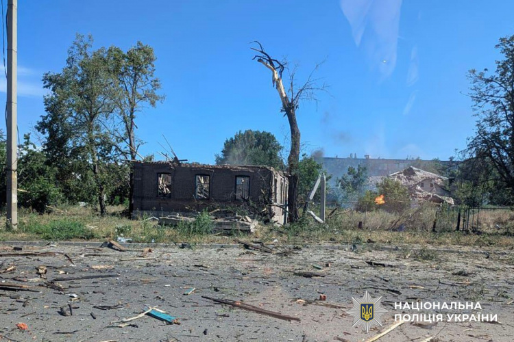 Дві людини загинули, 9 зазнали поранень через російські удари по Донеччині