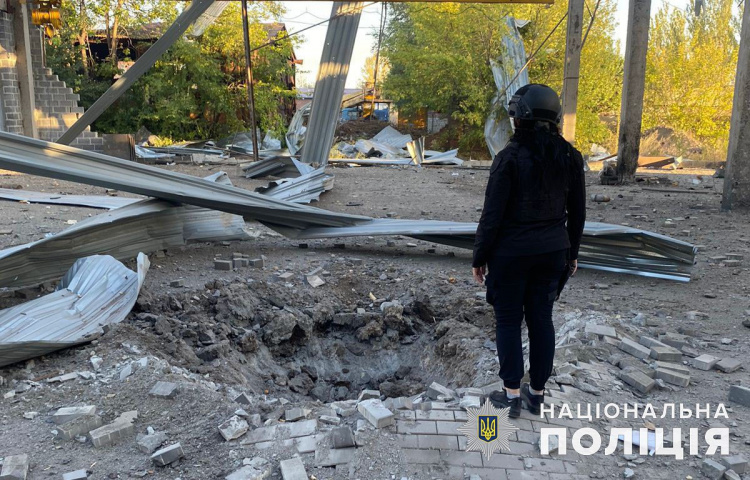 У Покровську окупанти поцілили дроном по цивільному авто, - поліція