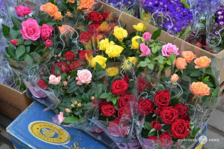 Розы, тюльпаны, экзотика – во сколько обойдется покровчанам весеннее поздравление?