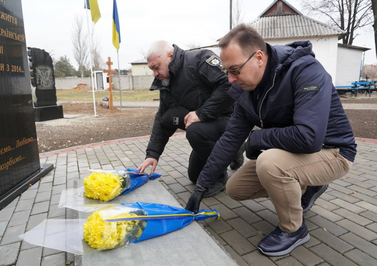 1000 днів боротьби за свободу: Покровськ вшанував пам'ять полеглих Захисників України