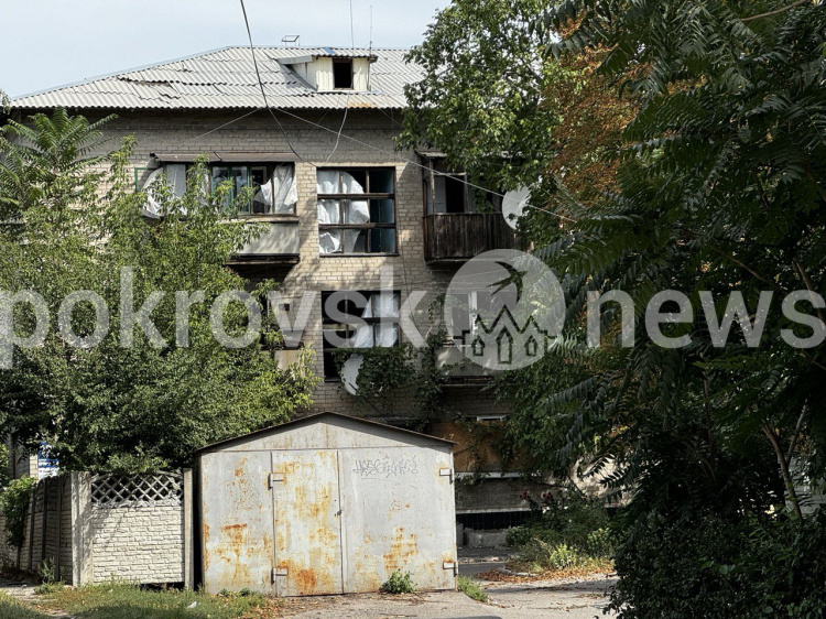 Зруйновано готель: уночі Покровськ було атаковано ракетами С-300