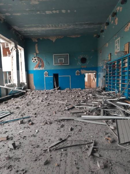 Війська рф продовжують нищити навчальні заклади Донеччини: обстріляли школу в Цукуриному