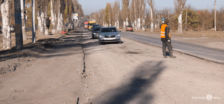 Возобновился ремонт улицы Шоссейной в Покровске
