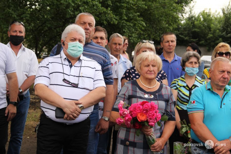 Обновленный памятник на улице Ольшанского открыли митингом-реквиемом