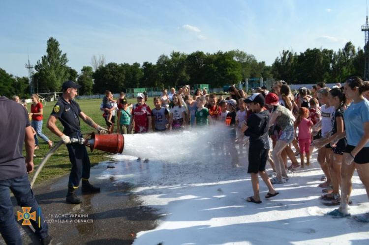 У Новогродівці рятувальники взяли участь у «Водних стартах»