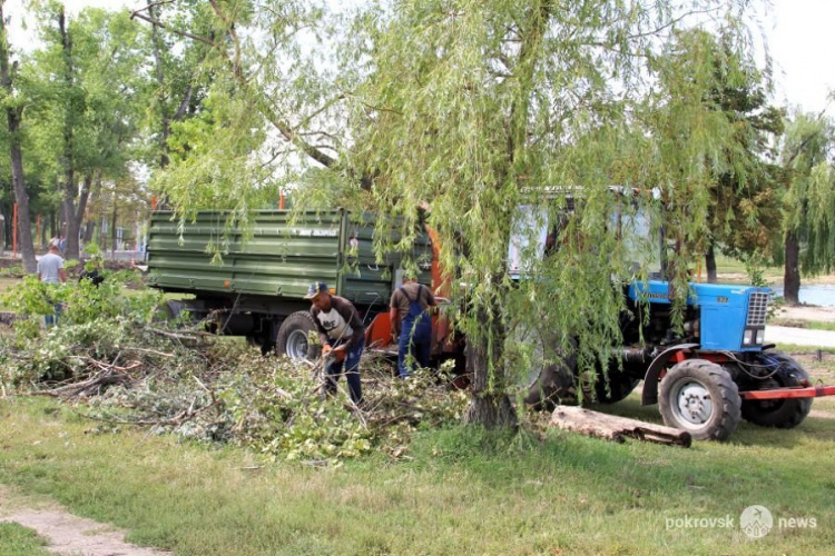 В Покровске все силы брошены на подготовку парка «Юбилейный» к Дню города