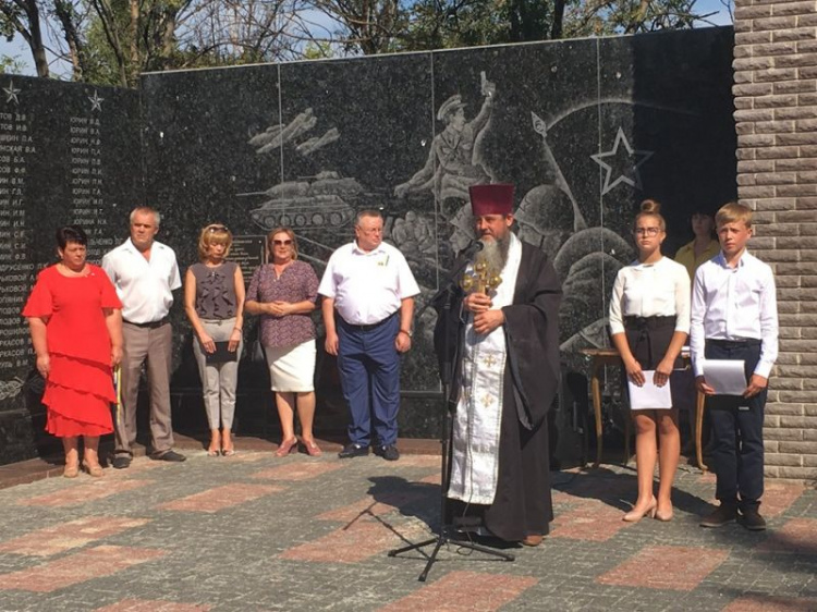 У Новоекономічному відкрито пам’ятник загиблим у Другій світовій війні односельцям