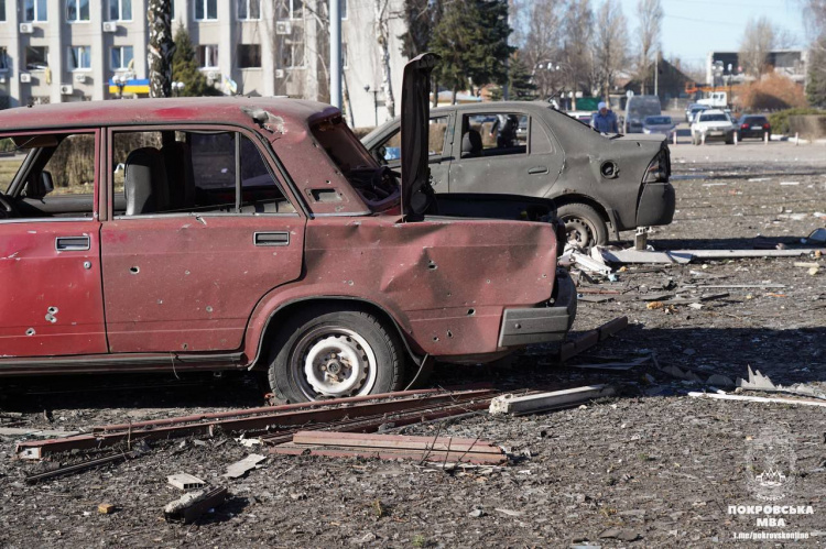 Багато руйнувань: уночі росіяни обстріляли Покровськ