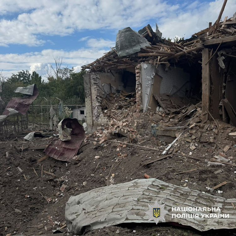 Трьох людей вбили, п’ятьох поранили російські обстріли Донеччини 26 вересня