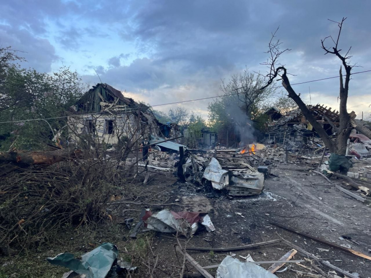Двоє людей загинуло та двоє поранені через російськи обстріли Донеччини 13 травня