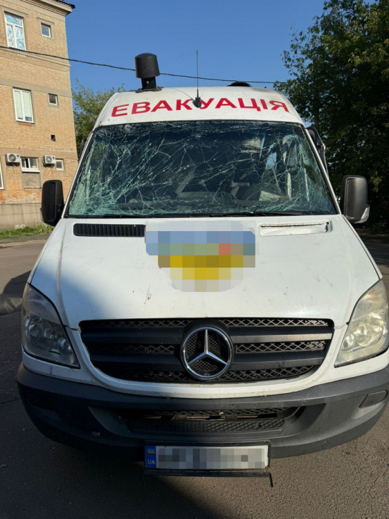 У Родинському росіяни атакували евакуаційну автівку, є поранені