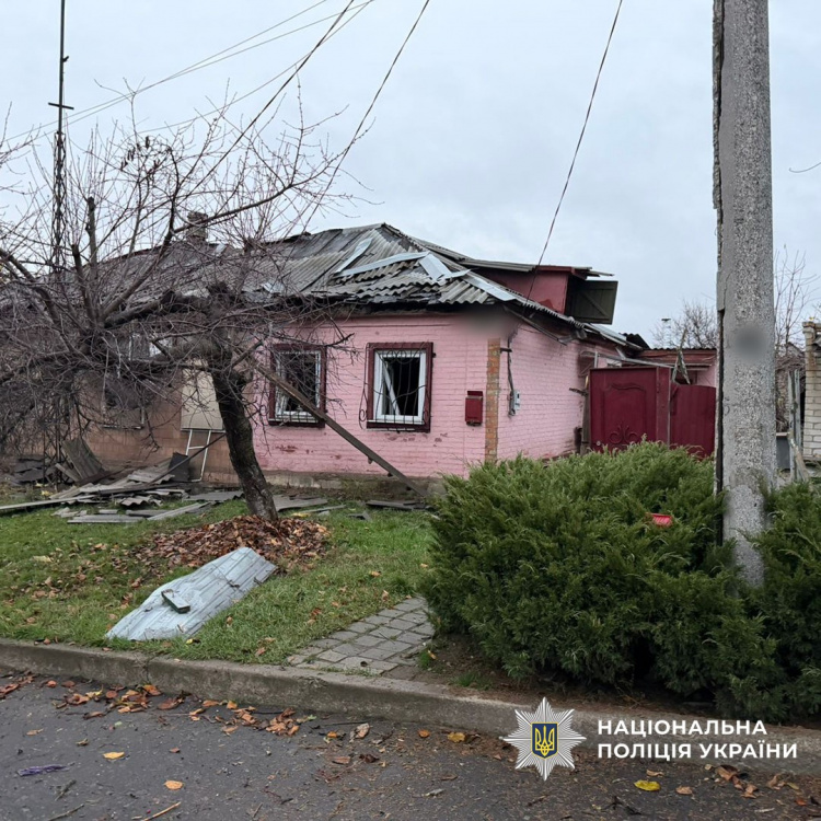 На Донеччині двоє цивільних поранені внаслідок обстрілів 19 листопада