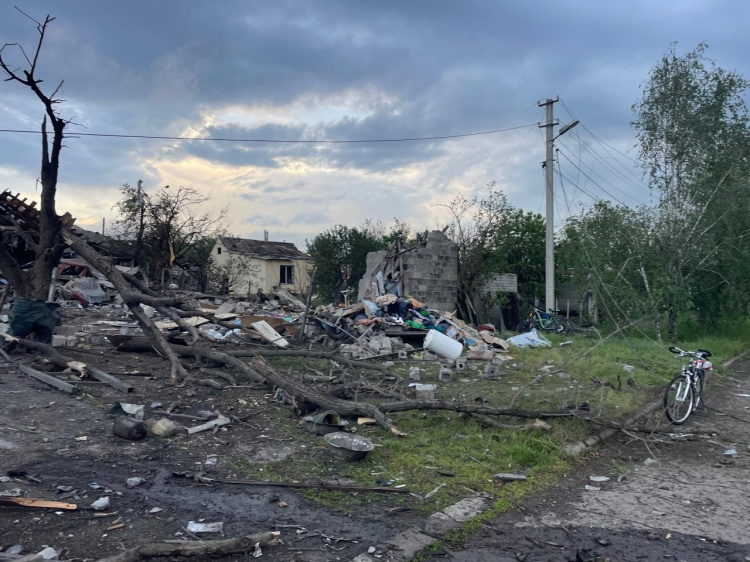 Двоє людей загинуло та двоє поранені через російськи обстріли Донеччини 13 травня