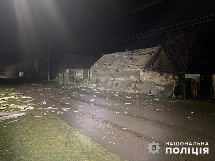 У мікрорайоні Покровська ворожий обстріл спричинив пожежу