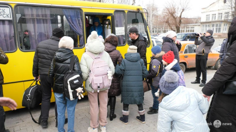 Из Покровска отправили беженцев на Западную Украину