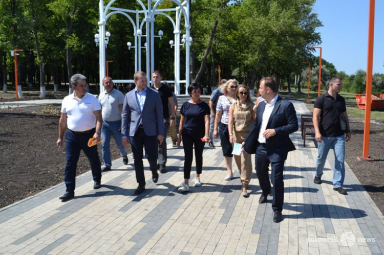 Губернатор Павел Кириленко оценил результат реконструкции парка «Юбилейный» и одобрил переименование