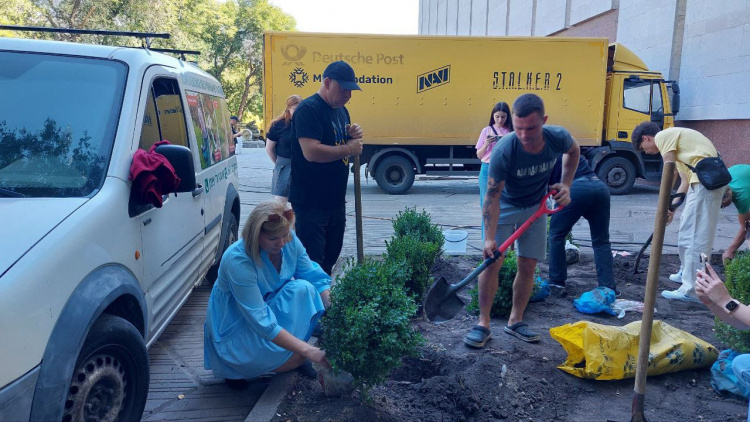 «Від серця до неба»: молодь Донеччини вшанувала пам'ять захисників України