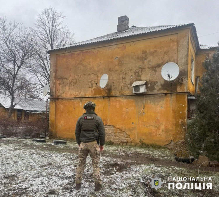 У Мирнограді пошкоджено гімназію, у Звіровому будинки: ворожі війська продовжують обстріл Донеччини