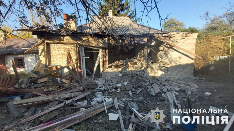 Окупанти атакували сім населених пунктів Донеччини. Серед них - Карлівка