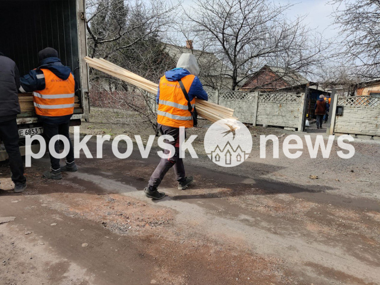 У Новогродівці усувають наслідки обстрілу, який стався 12 березня