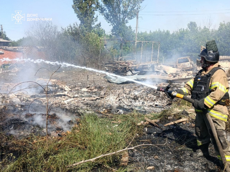 За добу на Донеччині ліквідовано 13 пожеж, 5 з яких виникли внаслідок обстрілів