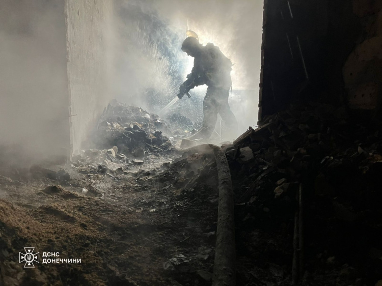 У Мирнограді рятувальники ліквідували пожежу в квартирі