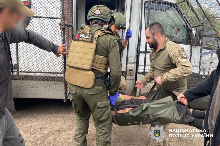 Загинули дитина та дорослий, щонайменше 13 поранених: про наслідки обстрілів Донеччини минулої доби повідомили в поліції