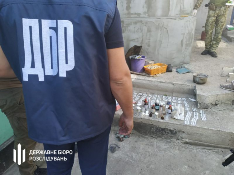 Житель Добропілля виготовляв наркотики, які розповсюджував працівник пожежно-рятувального загону