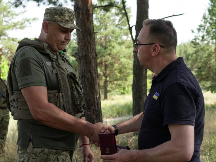 До Дня Української Державності Сергій Добряк вручив відзнаки Захисникам Покровська