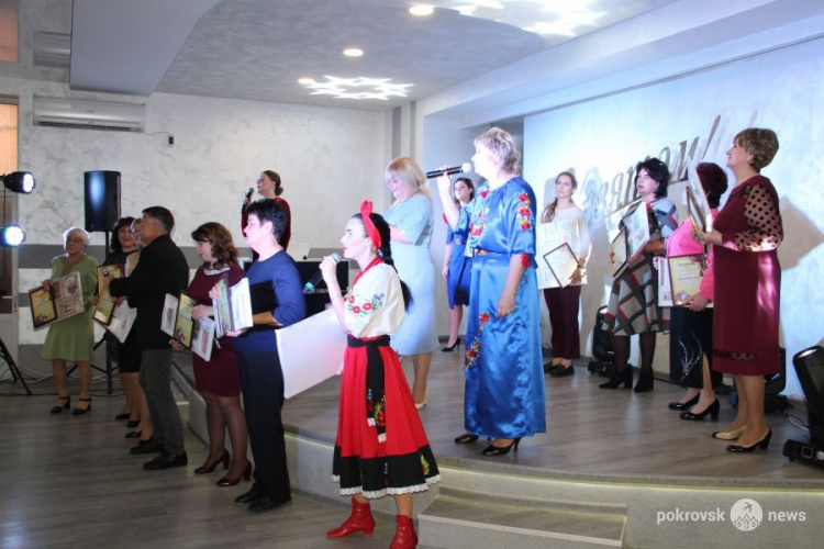 В Покровске поздравили работников культуры и мастеров народного искусства